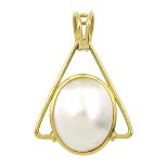 18ct gold mabe pearl triangular design pendant
