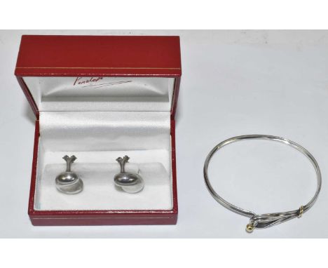 TIFFANY &amp; CO; a boxed pair of silver bean ear clips designed by Elsa Peretti, approx. 9g, also a Tiffany silver and 18ct 