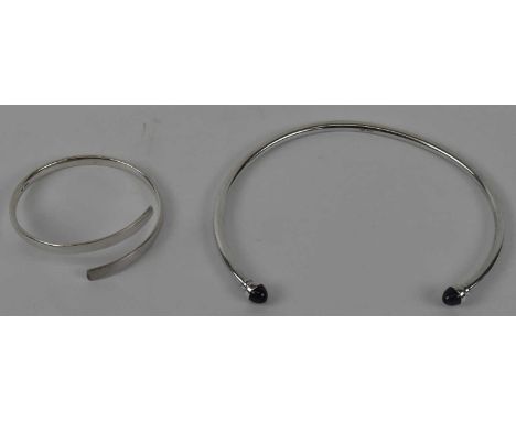 A stylish contemporary silver choker set with two amethysts, approx. 69g, also a stylish contemporary bangle, 33g. 