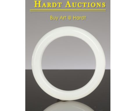 Hetian JadeChinaDimensions: 7 x 7 x 1,8 cmWeight: 54 gramsJade bracelet, circular bracelet carved of Hetian jade in a translu