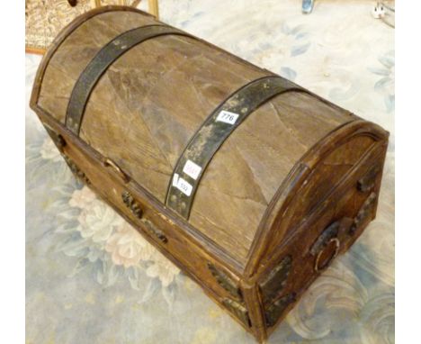 Bamboo and palm leaf dome topped trunk 