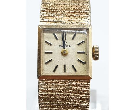 9ct Yellow Gold Omega Manual wind ladies Bracelet watch. Full working order and very good condition total weight 27g and 16cm
