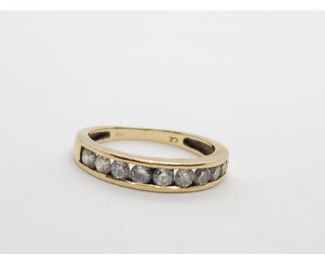 9ct yellow gold ring with CZ stones, weight 2g and size K 