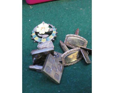 A PAIR OF SILVER GILT CUFFLINKS, A PAIR OF SQUARE SILVER CUFFLINKS WITH LARGE BRITISH HALLMARKS, A PAIR OF SILVER CUFFLINKS W