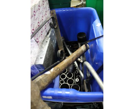 A TUB OF TOOLS TO INCLUDE SOCKET SET, HAMMERS, HANGING BASKET BRACKETS AND THREE PACKS OF NEW ELECTRICAL PATRICES