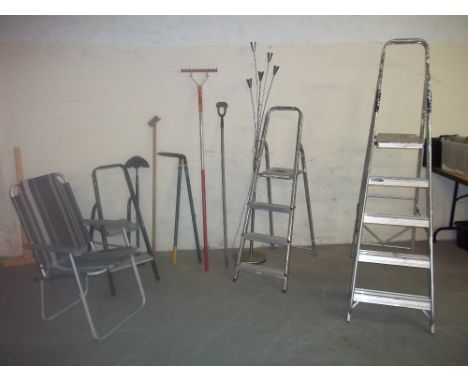 A SELECTION OF GARDEN TOOLS INCLUDING TWO ALUMINIUM STEP LADDERS