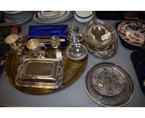 Silver-plated and other metalware, to include: tureens; goblets; trays; tankards; a fish serving knife and fork in fitted cas