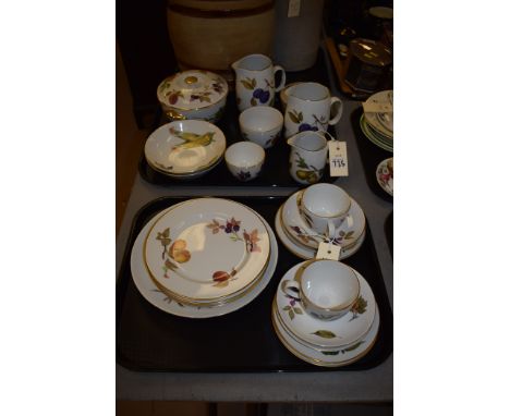 Royal Worcester 'Evesham' pattern ceramics, to include: tea cups and saucers, plates, tureens, bowls and other items.