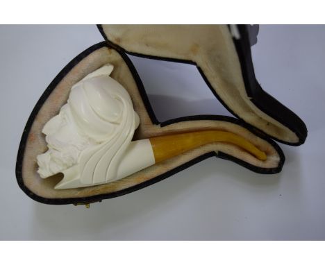 A meerschaum Turk's head pipe, in fitted case. 