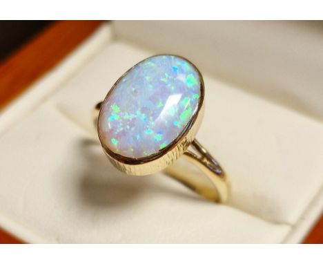 9ct Gold &amp; Opal Dress Ring, size Q &amp; 3.15g