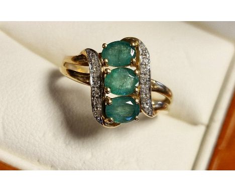 9ct Gold, Emerald &amp; Diamond Cluster Ring, size K+0.5 &amp; 2.45g