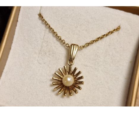 9ct Gold &amp; Pearl Pendant &amp; Necklace Set - 3.2g
