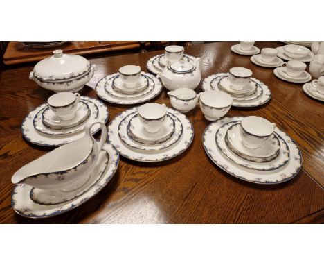 Wedgwood Chartley Dinner &amp; Tea Service, VG - 37pc