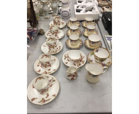 A QUANTITY OF VINTAGE TEACUPS AND SAUCERS TO INCLUDE ROYAL STAFFORD 'OREGON GRAPE', AYNSLEY PLUS ANTIQUE COFFEE CANS AND CUPS