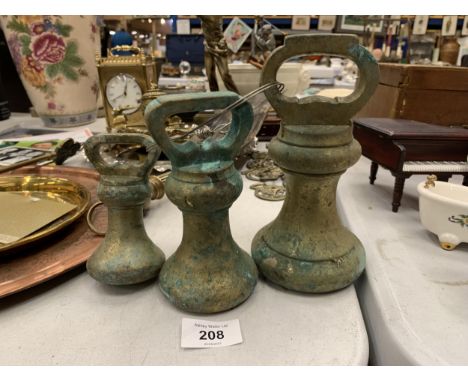 A SET OF THREE VINTAGE BRASS WEIGHTS 