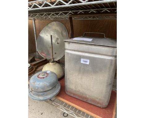 AN ASSORTMENT OF VINTAGE ITEMS TO INCLLUDE A GAS HEATER AND AN INDUSTRIAL BELL ETC 