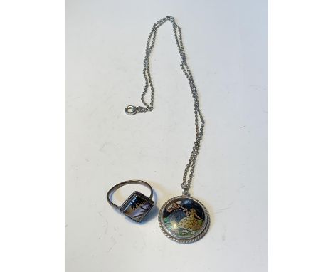 A SILVER BUTTERFLY WING PENDANT ON A CHAIN AND A SILVER RING WITH PALM TREE PICTURE DECORATION 