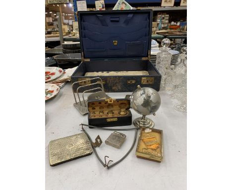 A MIXED LOT TO INCLUDE BRASS WEIGHTS IN BOX, SMALL GLOBE ETC 