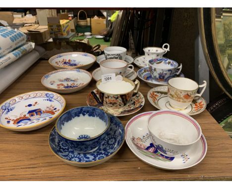 A COLLECTION OF 19TH CENTURY CUPS AND SAUCERS 