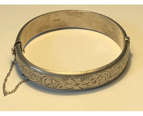 A HALLMARKED BIRMINGHAM SILVER BANGLE 