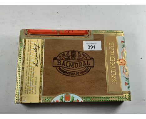 AN UNOPEND BOX OF BALMORAL MARISCALES CIGARS 