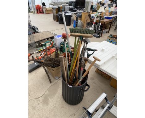 A TUB OF ASSORTED GARDEN TOOLS, BRUSHES ETC 