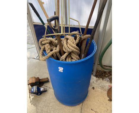 A PLASTIC BIN OF ASSORTED GARDEN TOOLS, ROPE ETC 