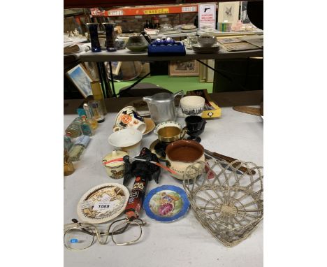 A MIXED LOT TO INCLUDE SILVER PLATED WIRE BASKET, STAR WARS DARTH MAUL FIGURE, CERAMICS ETC 