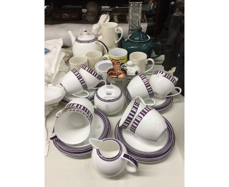 A MIXED LOT TO INCLUDE AN AYNSLEY LIVING 'SORRENTO' TEASET INCLUDING A TEAPOT, ACREAM JUG, SUGAR BOWL, CUPS, SAUCERS, SIDE PL