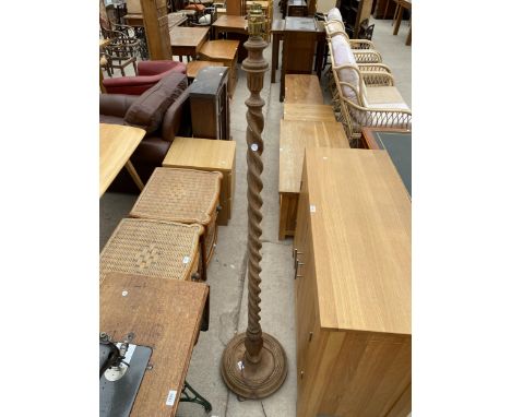 A MID 20TH CENTURY OAK BARLEYTWIST STANDARD LAMP 