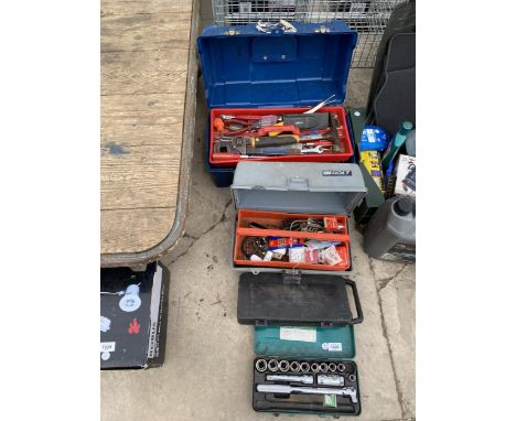 A MIXED LOT OF TOOLS TO INCLUDE TOOL BOXES, BOXED SOCKET SETS ETC 