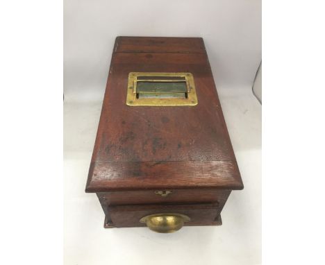 A VINTAGE OAK CASH REGISTER WITH CASH REGISTER 