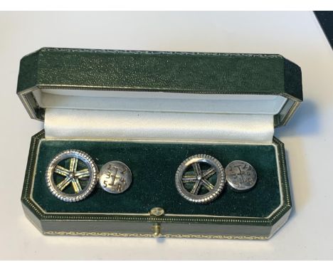 A PAIR OF SILVER MOTORING GEAR CUFFLINKS IN A PRESENTATION BOX 