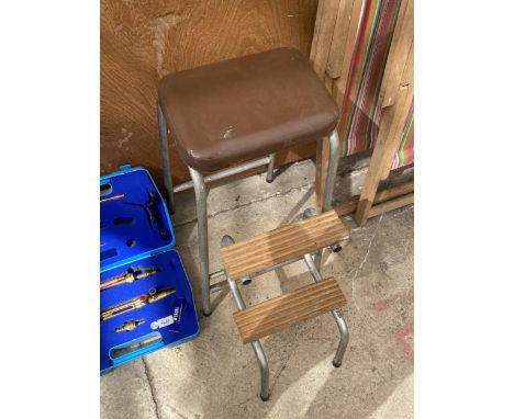 A VINTAGE TUBULAR METAL FOLDING BENCH / STEPS 