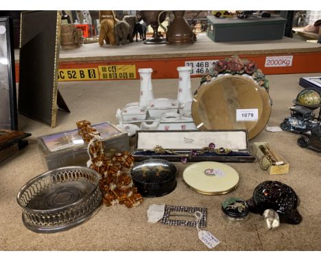 A MIXED LOT TO INCLUDE SMALL BARBOLA MIRROR, CERAMIC DRESSING SET ETC 