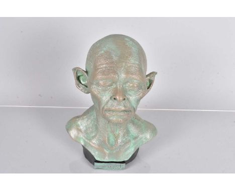Gollum / Smeagol Bust / Lord of the Rings, Smeagol / Gollum Resin Bust 17cm high with a note to vendor stating that the bust 