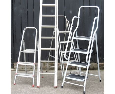 An aluminium extending ladder, 299cm closed, together with three stepladders