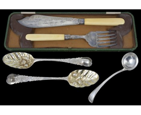 A PAIR OF GEORGE V SILVER FISH SERVERS, MALEHAM & YEOMANS, SHEFFIELD, 1910 bright-cut blade and tines, ivory handles, in orig