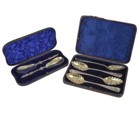 A PAIR OF EDWARDIAN SILVER ICE CREAM SCOOPS, WILLIAM HUTTON & SONS LTD., LONDON, 1902 cast with apostle terminals above folia