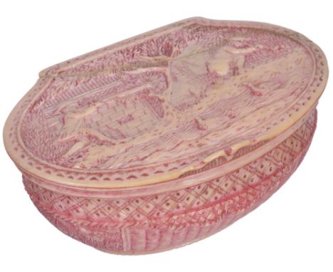 A STAINED AND CARVED IVORY SNUFF BOX, PROBABLY LOW COUNTRIES, EARLY 18TH CENTURY shaped oval, showing traces of pink staining