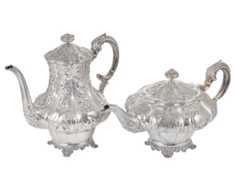 AN AMERICAN SILVER TEAPOT AND COFFEE POT, TIFFANY & CO., NEW YORK, EARLY 20TH CENTURY made to match the preceding lot, simila