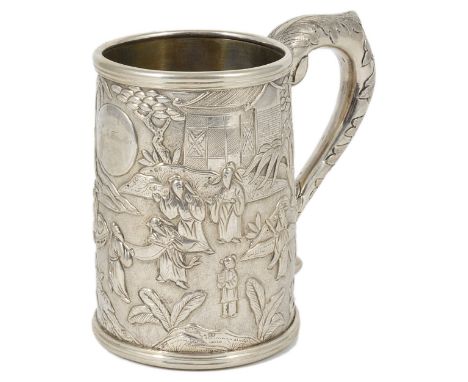 A CHINESE SILVER MUG, PROBABLY HUO CHEONG, CANTON, MID 19TH CENTURY slightly tapered body chased with figures of scholars and