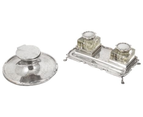 A GEORGE V SILVER INKSTAND, BARKER BROTHERS LTD. OF BIRMINGHAM, CHESTER, 1926 shaped oblong, moulded rims, trifid pad feet, f