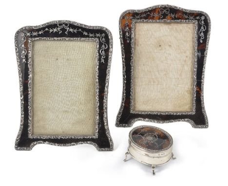 A PAIR OF SILVER AND TORTOISESHELL PHOTOGRAPH FRAMES, HENRY MATTHEWS, BIRMINGHAM, 1909/12 shaped oblong, with piqué ribbon-ti