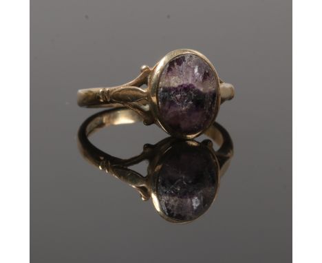 A 9ct gold ring set with a single cabochon blue John stone, size Q.