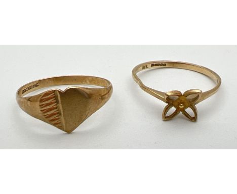 2 vintage 9ct gold rings. A heart shaped signet ring with empty cartouche and criss cross pattern, together with a plain gold
