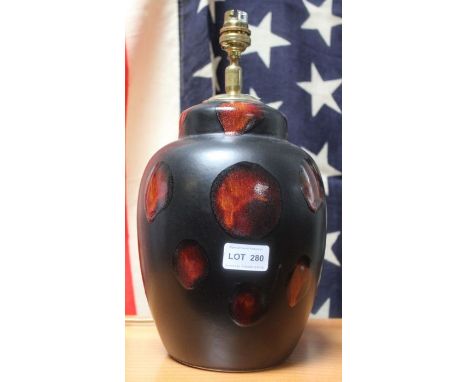 Modern Poole pottery table lamp Condition Report - Ceramic condition very good and lamp is working.