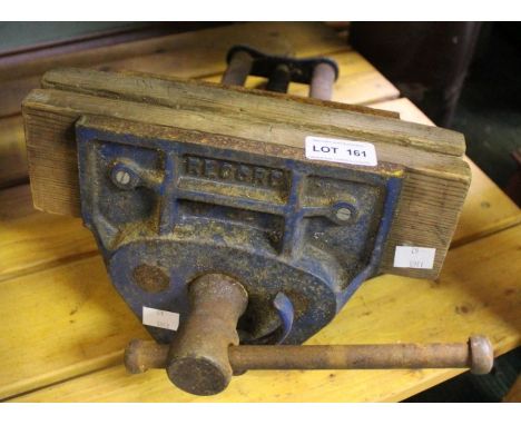 A record bench vice