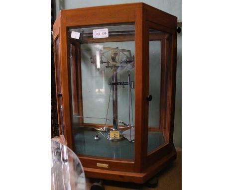 Cased set of chemical balance scales