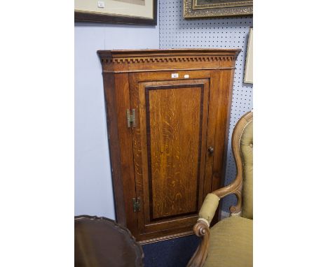 VICTORIAN LIGHT OAK FLAT FRONT CORNER CUPBOARD 